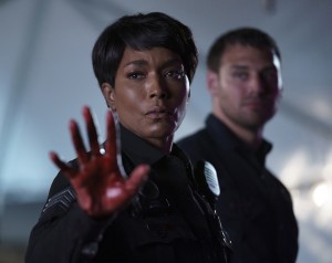 Angela Bassett and Ryan Guzman in 9-1-1 - Season 3 - "The Searchers" | ©2019 Fox/Aaron Epstein